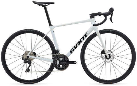 GIANT TCR ADV 2-KOM 2025