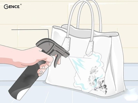 Cách vệ sinh túi da màu trắng đơn giản chỉ trong vài phút