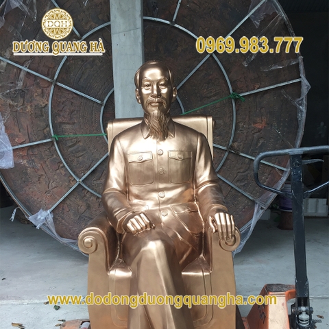 Tượng Bác Hồ Ngồi Ghế Cao 2m
