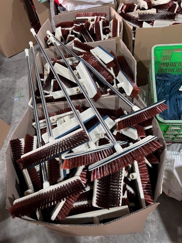 chổi chà sàn trắng pl