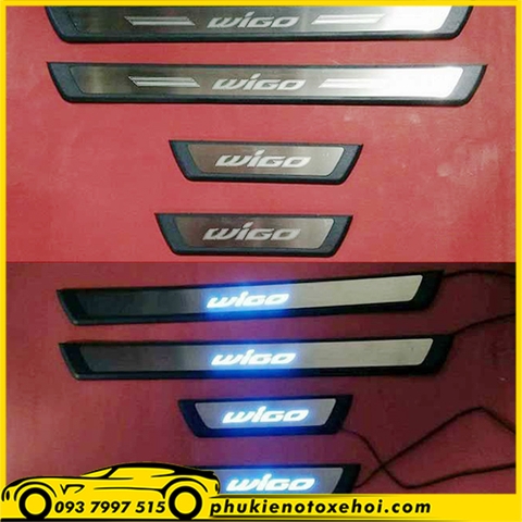 Nẹp bước chân ngoài có đèn xe Toyota Wigo