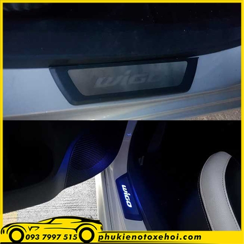 Nẹp bước chân ngoài có đèn xe Toyota Wigo