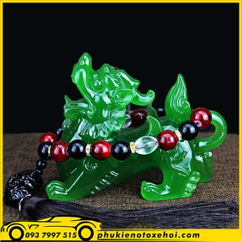 Kỳ Lân để ở Taplo xe hơi