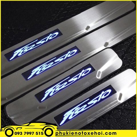 Nẹp bước chân ngoài có đèn xe Ford Fiesta