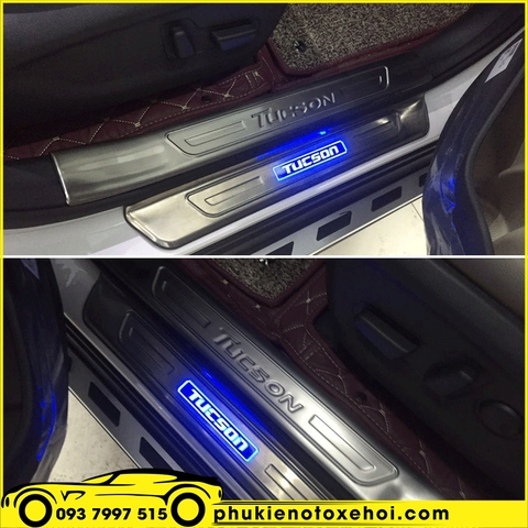 Nẹp bước chân ngoài có đèn xe Hyundai Tucson