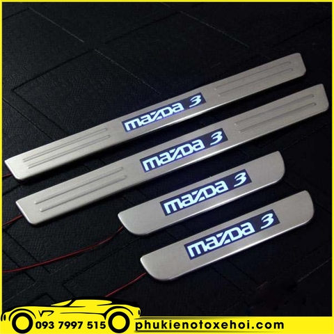 Nẹp bước chân ngoài có đèn xe Mazda 3
