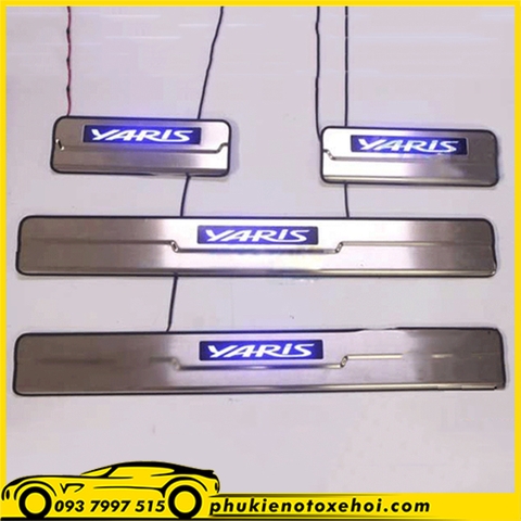 Nẹp bước chân ngoài có đèn xe Toyota Yaris
