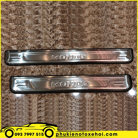 Nẹp bước chân ngoài không đèn xe Kia Rondo