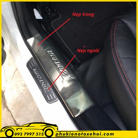 Nẹp bước chân ngoài không đèn xe Mazda 2