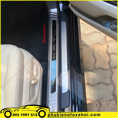 Nẹp bước chân ngoài không đèn xe Toyota Camry