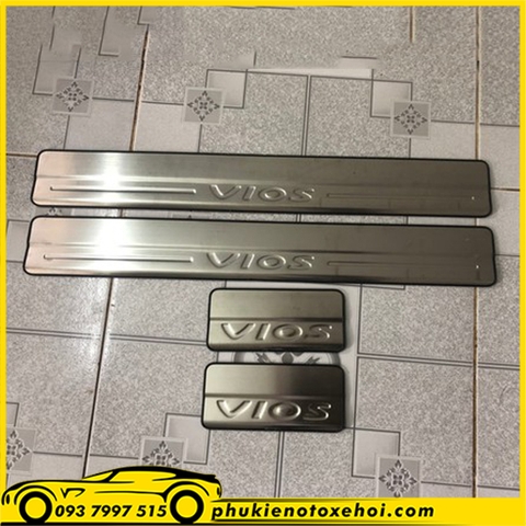 Nẹp bước chân ngoài không đèn xe Toyota Vios