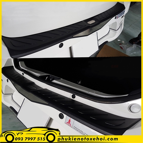 Ốp ngoài chống trầy cốp sau xe Toyota Wigo