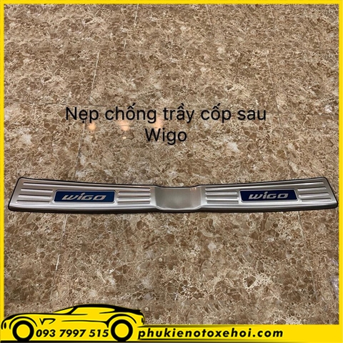 Ốp ngoài chống trầy cốp sau xe Toyota Wigo