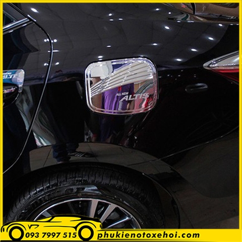 Ốp nắp bình xăng xe Toyota Altis