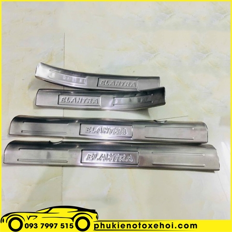 Ốp nẹp bước chân trong xe Hyundai Elantra