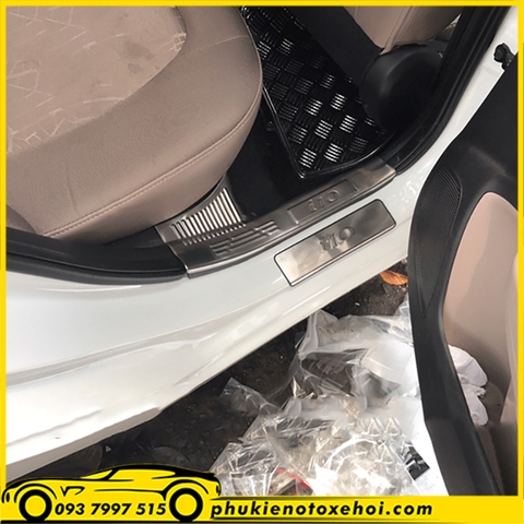 Ốp nẹp bước chân trong xe Hyundai I10