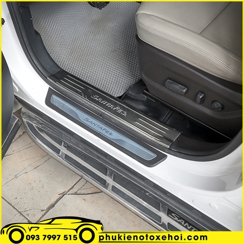 Ốp nẹp bước chân trong xe Hyundai Santafe