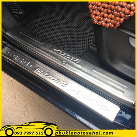 Ốp nẹp bước chân trong xe Mazda 2