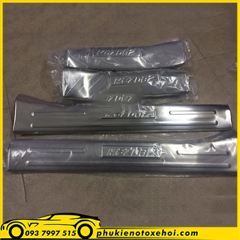 Ốp nẹp bước chân trong xe Mazda 2