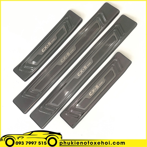 Ốp nẹp bước chân trong xe Mazda Cx5