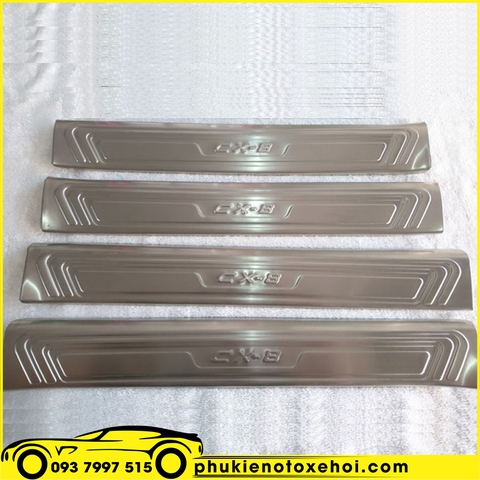 Ốp nẹp bước chân trong xe Mazda Cx8