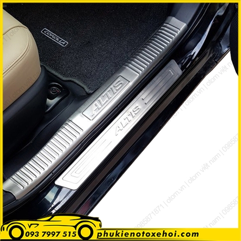 Ốp nẹp bước chân trong xe Toyota Altis