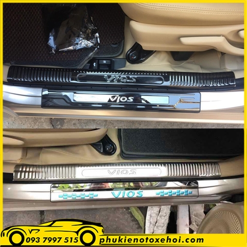 Ốp nẹp bước chân trong xe Toyota Vios