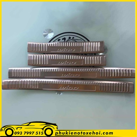 Ốp nẹp bước chân trong xe Toyota Wigo