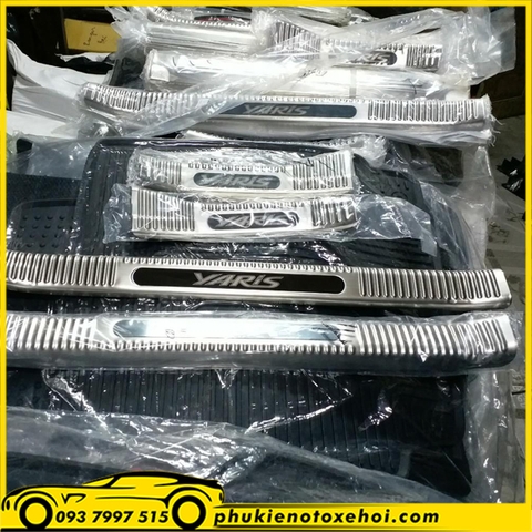 Ốp nẹp bước chân trong xe Toyota Yaris