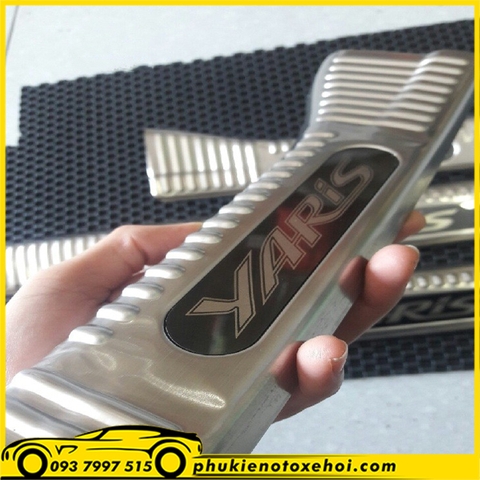 Ốp nẹp bước chân trong xe Toyota Yaris