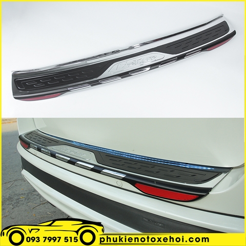 Ốp ngoài chống trầy cốp sau xe Toyota Fortuner