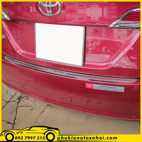 Ốp ngoài chống trầy cốp sau xe Toyota Vios