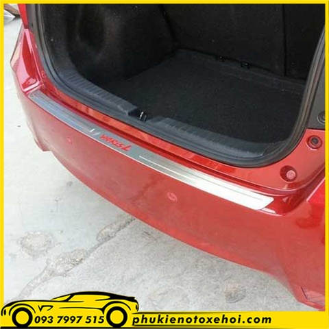 Ốp ngoài chống trầy cốp sau xe Toyota Yaris