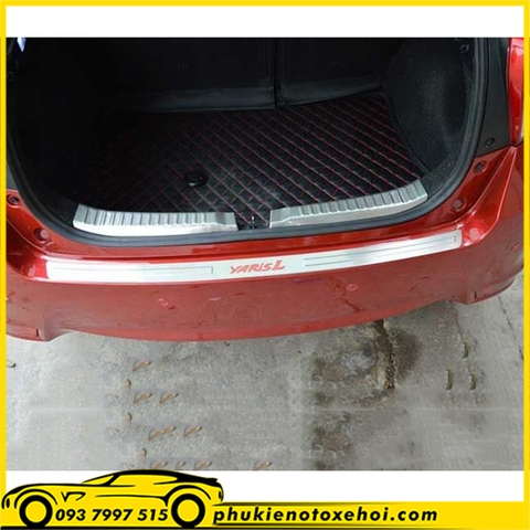 Ốp ngoài chống trầy cốp sau xe Toyota Yaris