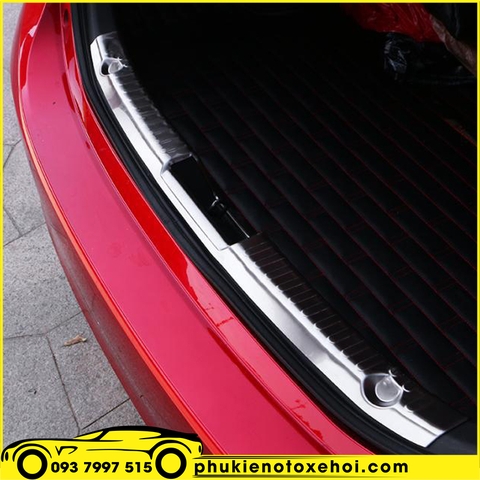 Ốp trong chống trầy cốp sau xe Mazda 3