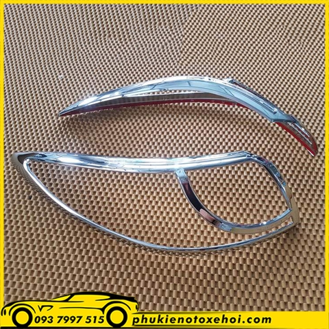 Ốp viền đèn pha xe Mazda 2