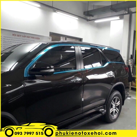 Viền khung kính xe Toyota Fortuner
