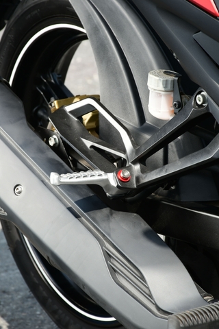 GÁC CHÂN YAMAHA - HONDA KIỂU TAKAGAWA VÃY CÁ