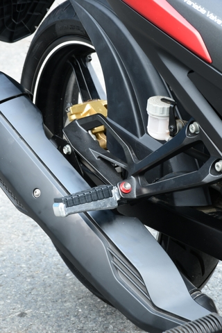 GÁC CHÂN DUCATI