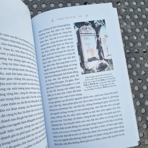 [ĐẶT TRƯỚC] Họ và tên - Một lịch sử nhìn từ danh tính người Việt (Bản đặc biệt: Bìa cứng + Chữ ký tác giả)