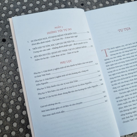 [ĐẶT TRƯỚC] Họ và tên - Một lịch sử nhìn từ danh tính người Việt (Bản đặc biệt: Bìa cứng + Chữ ký tác giả)