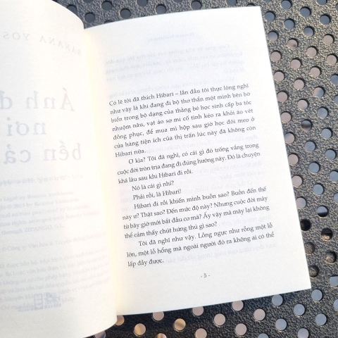 Ánh đèn nơi bến cảng