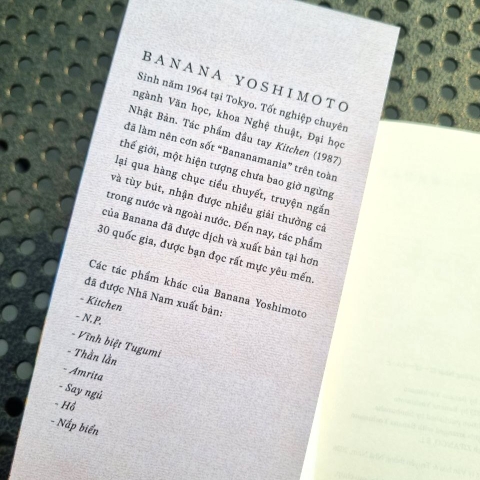 Ánh đèn nơi bến cảng