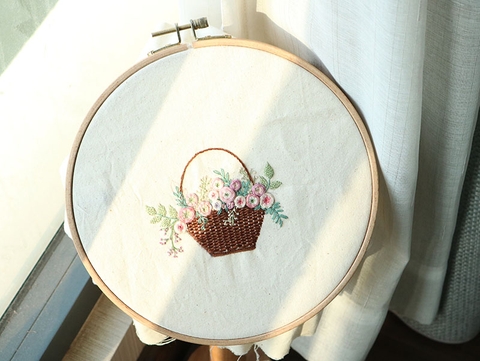 Bài 23: Thêu giỏ hoa hồng đơn giản với mũi thêu Woven Spider Stitch và Weaving Stitch (có mẫu in)