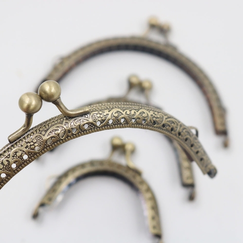 Khóa sắt tròn hoa văn màu đồng - 8.5cm