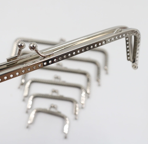 Khóa sắt vuông trơn màu bạc - 8.5cm