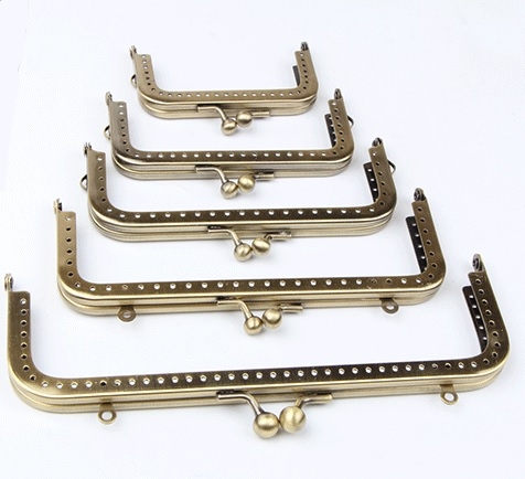 Khóa sắt vuông trơn màu đồng - 8cm