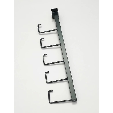 Trưng Bày Cửa Hàng Thể Thao Với Các loại móc treo vợt cầu lông màu đen sơn tĩnh điện gồm 4 móc râu nhỏ dài 35cm | Sports store display