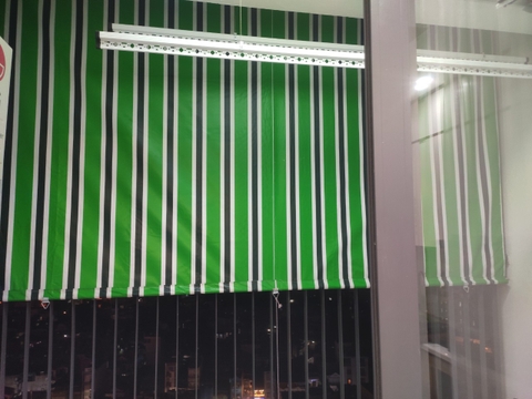 Bạt cuốn tự động có điều khiển