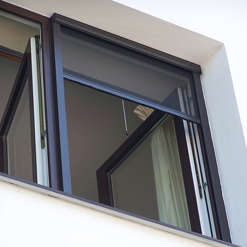 Cửa Lưới Chống Muỗi Dạng Cuốn Màu Xám